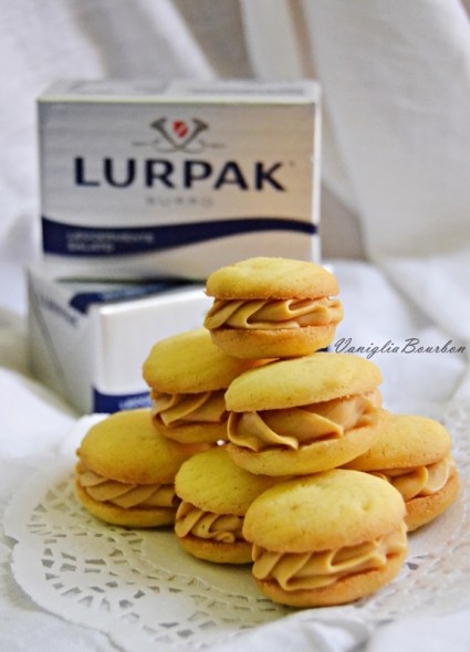 biscottini di frolla montata al caramello salato