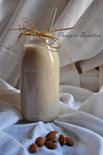 Latte di mandorla homemade