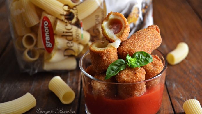 Rigatoni fritti ripieni di mozzarella e pancetta&nbsp;affumicata